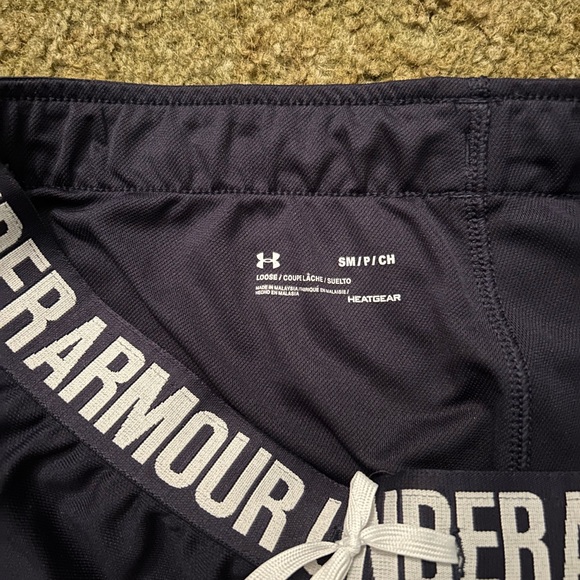 Under Armour Women’s UA Play Up Shorts - Picture 3 of 3